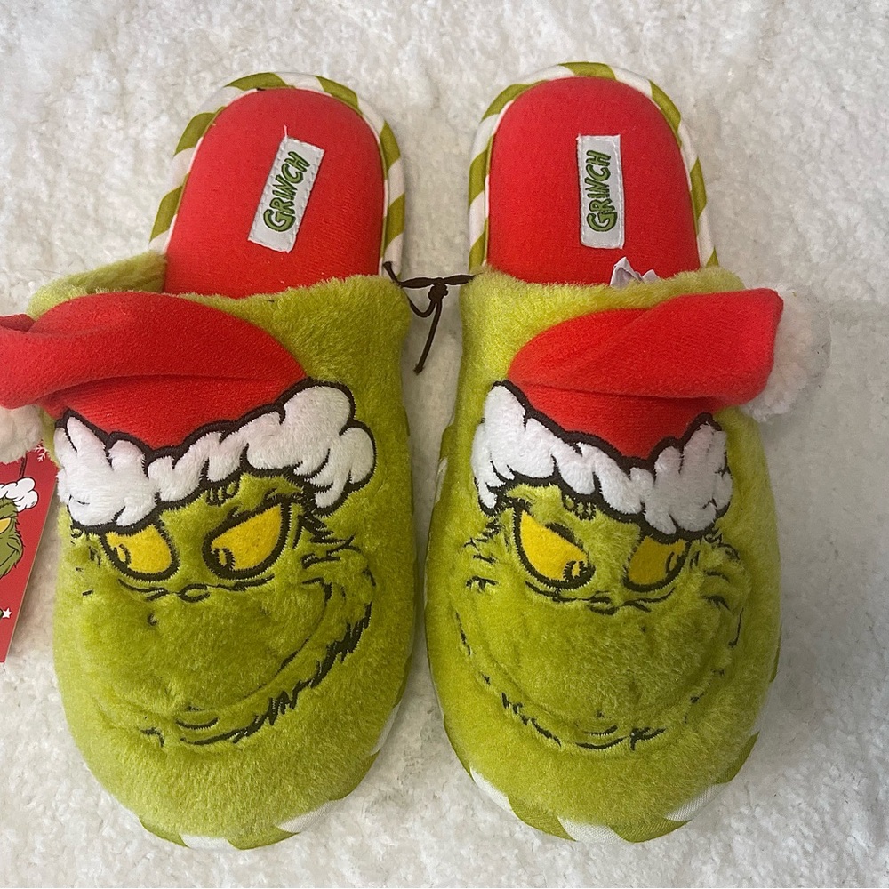 COPY - COPY - Grinch Slippers, Size 5-6